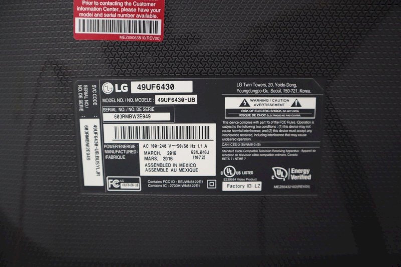 LG TV w Remote 44" X 25"- Auction Item