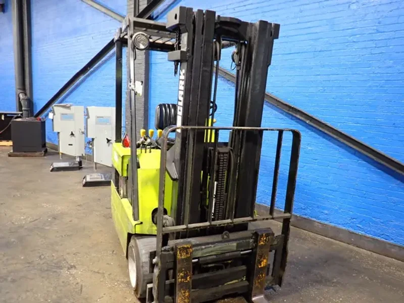 CLARK 2475 LBS ELECTRIC FORKLIFT  -  TW15S
