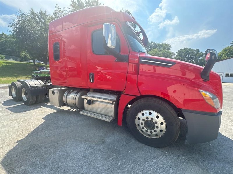 2020 Freightliner Cascadia 126 LC1675