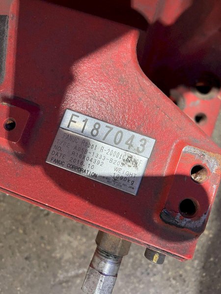 FANUC ROBOTICS R-200IC/210F ROBOT W/ R30IB CONTROLLER NO PENDANT USED