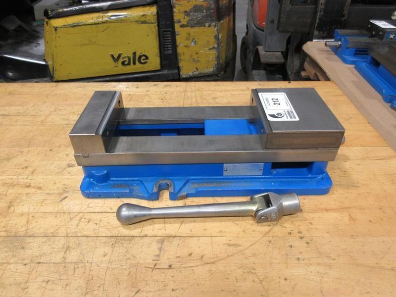 Kurt D688 6" AngLock CNC Milling Vise – w/ Handle- Auction Item