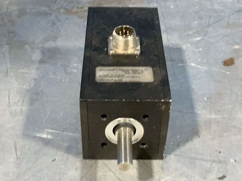 ACCU-CODER INCREMETNAL SHAFT ENCODER  -  716*-0360-HV-HD10-8-S-S-N