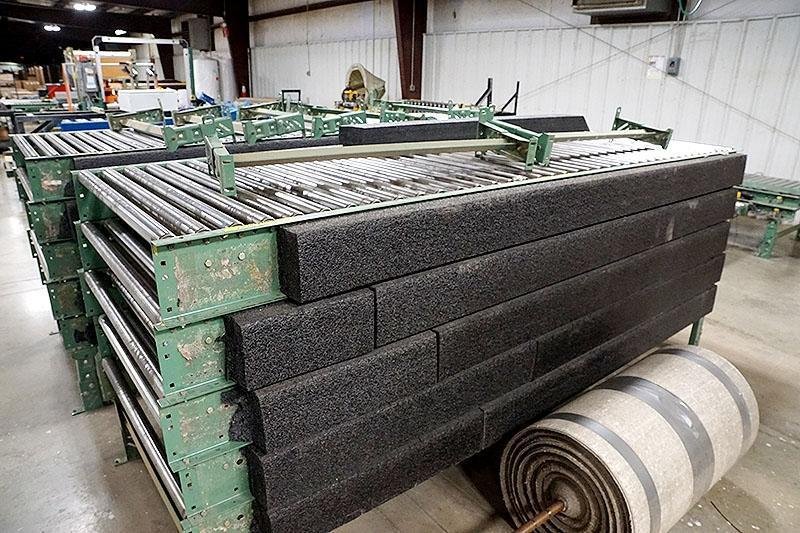 42" WIDE x 100 FEET ROACH POWER DRIVEN ROLLER / BELT CONVEYOR: YOBRO #24711