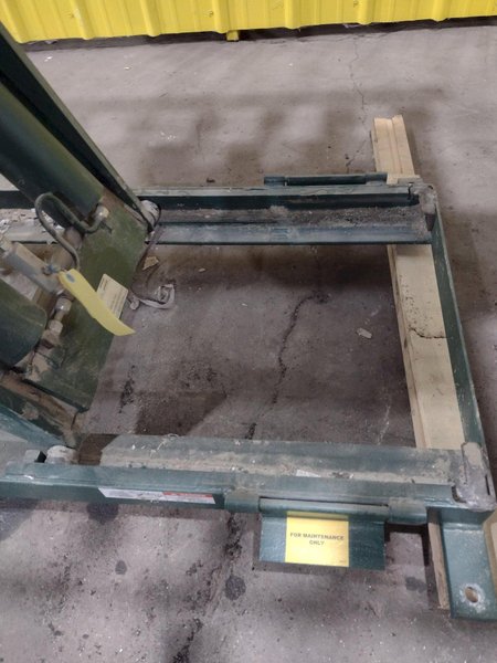 4,000 LBS X 60" X 30" SOUTHWORTH HYDRAULIC SCISSOR LIFT TABLE WITH 60X42 ROLLER CONVEYOR TOP, 110 VOLT: STOCK #20915