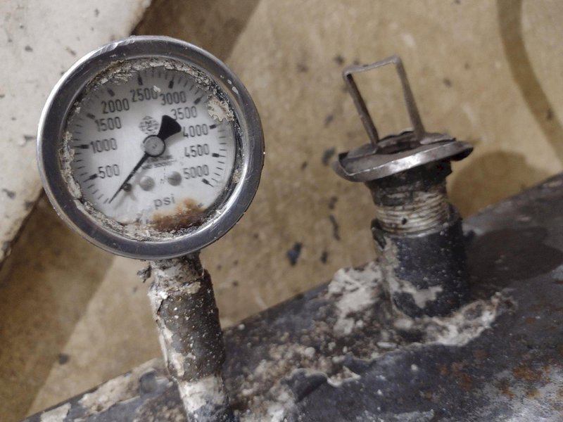 33" 39" x 51"  HYDRAULIC CELL BIN PARTS DUMPER: YOBRO #25026