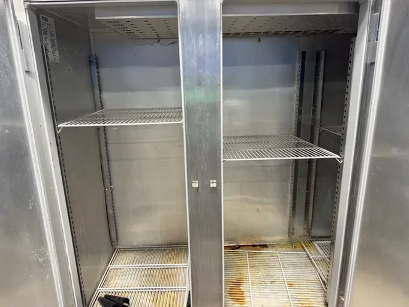 McCALL COMMERCIAL REFRIGERATOR  -  7-7070T