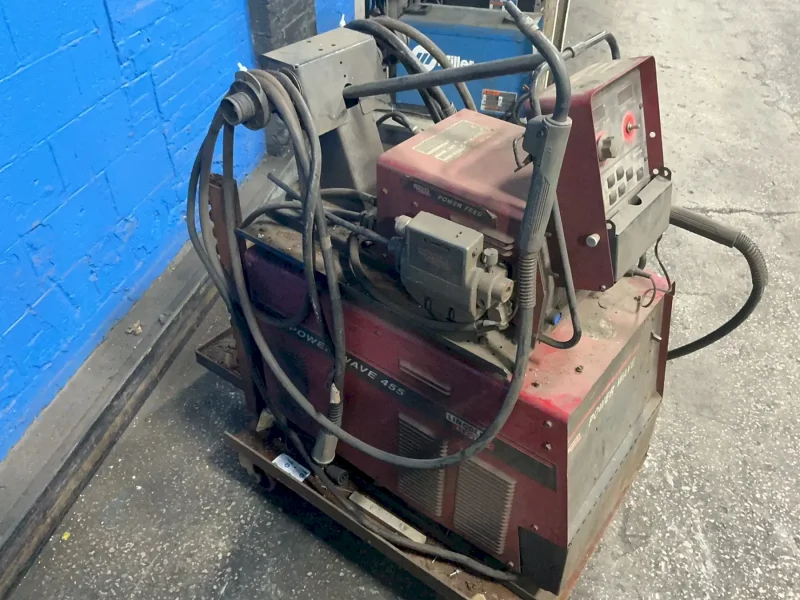 LINCOLN ELECTRIC 450 A WELDER   -  POWER WAVE 455