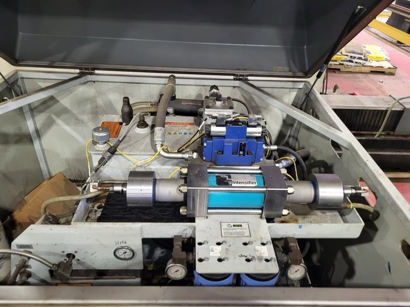 10′ x 20′ Flow M4C 3070C Dual Head Waterjet, 2015 – one 5 axis cutting head