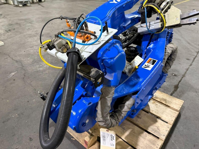 YASKAWA MOTOMAN-MH24 w/ DX200 Controller USED **Missing Teach Pendant**