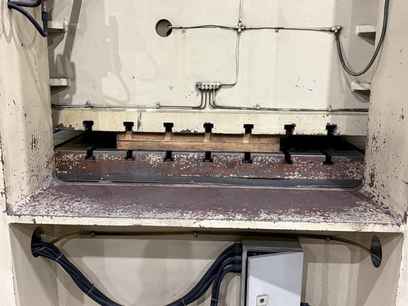 660 TON SUTHERLAND MODEL #HD1 HYDRAULIC 4 POST GUIDED RAM PRESS 15&quot; STROKE: YOBRO #24088