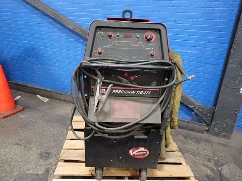 THE LINCOLN ELECTRIC CO 275 AMPS WELDER  -  PRECISION TIG 275