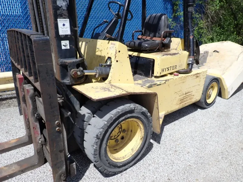 HYSTER 12000 LBS DIESEL FORKLIFT  -  H110XL