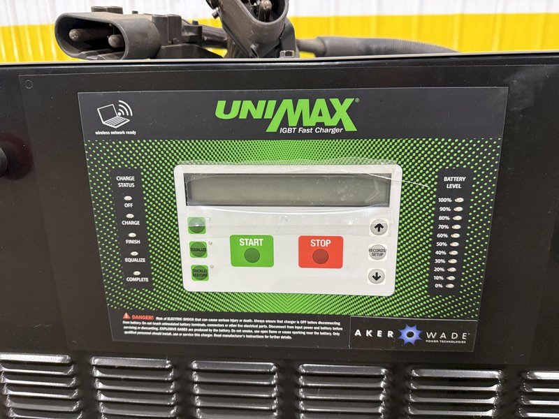 UNIMAX BATTERY CHARGER: YOBRO #24145