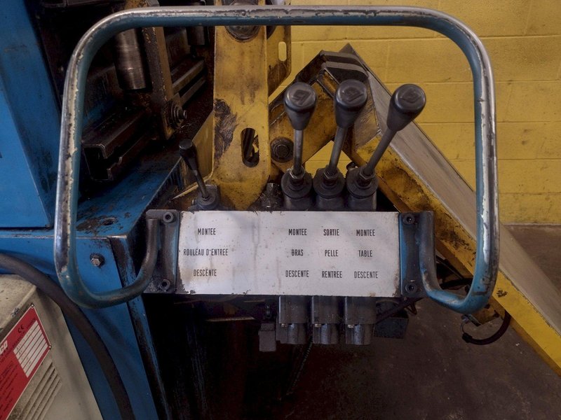 31" x .090" DIMECO MODEL #1676EVV 7 ROLL POWERED STRIP STRAIGHTENER WITH PEELER ARM: STOCK 17225