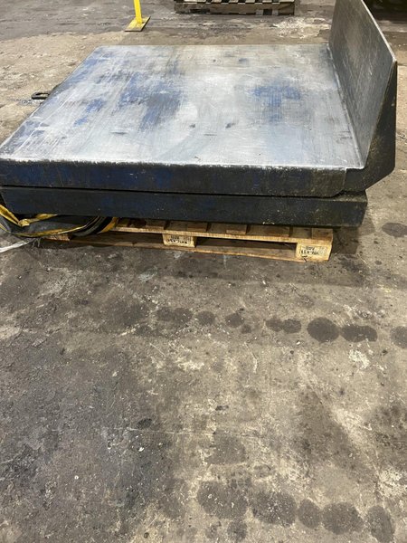 5,000 LB VESTIL MODEL #EHLTT-4848-5-47 HYDRAULIC LIFT AND TILT SCISSOR TABLE: STOCK #20544