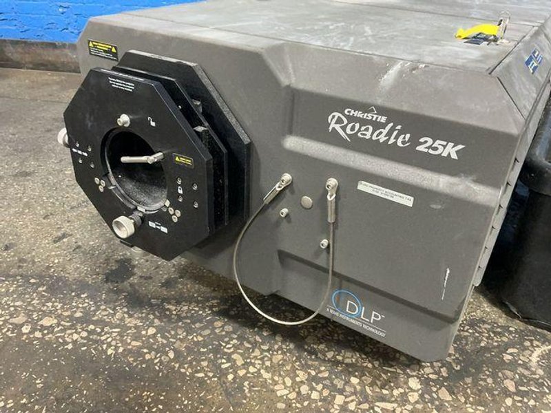 CHRISTIE DIGITAL SYSTEMS LARGE VENUE PROJECTOR   -  38-DCP400-01 ROADIE 25K PROJ HEAD
