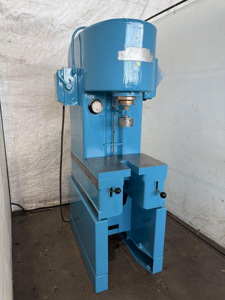 8 TON DENISON FG8C02 C-FRAME HYDRAULIC PRESS. STOCK #0256624