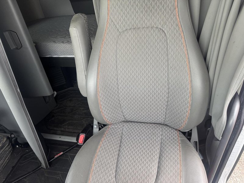 Volvo VNL Sleeper Semi Truck, 2023 – D13 Engine