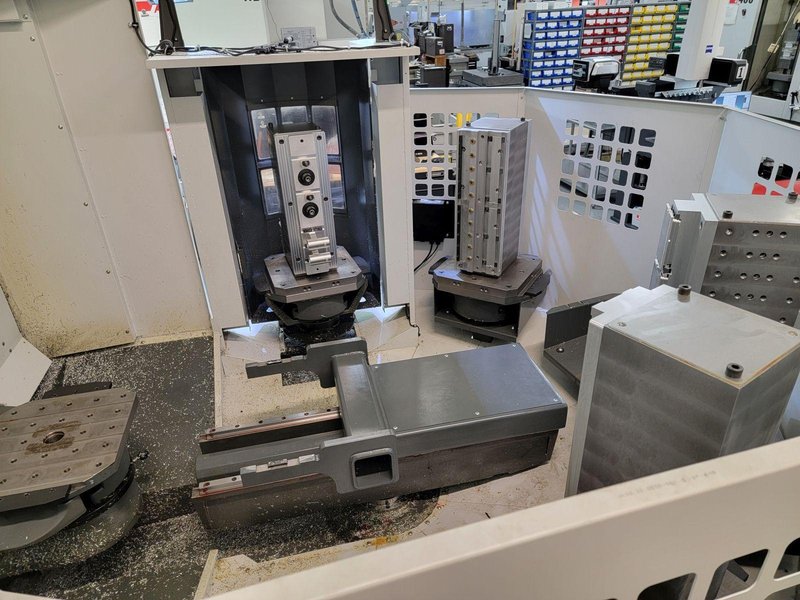 Haas EC-400 Pallet Pool 4-Axis CNC Horizontal Machining Center with 6-Station Pallet Pool, 12,000 RPM Spindle, Full 4th Axis, 100 Station Tool Changer, 1000 PSI Through Spindle Coolant, and Probing.