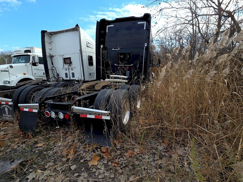 Kenworth T680 Sleeper Truck, 2015 – PACCAR MX-13, Automated Transmission, 76″ Sleeper