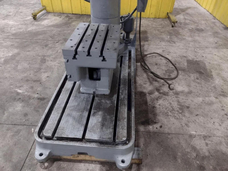 4&#039; X 9: CARLTON 1A RADIAL ARM DRILL. STOCK # 0992325