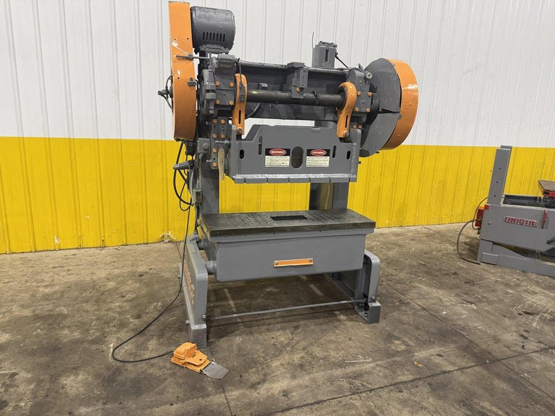 40 TON ROUSSELLE MODEL #4-B O.B.I. PRESS: YOBRO #25849