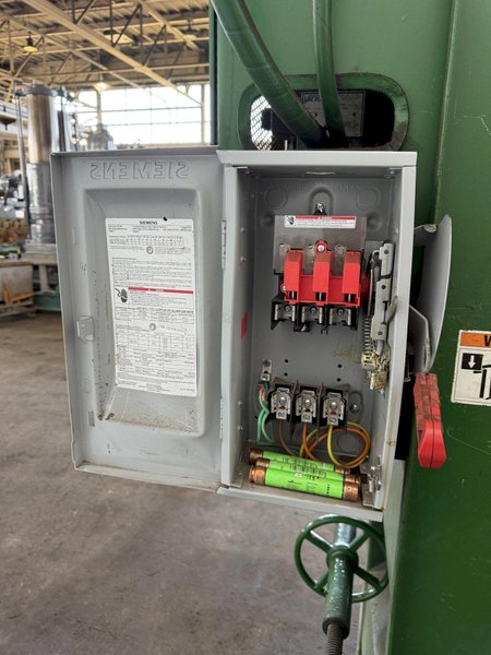 VERTICAL HYDRAULIC BALER. STOCK #0447725