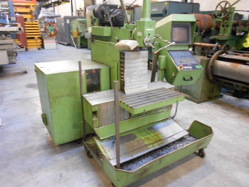 Maho MH 500C - X: 500 - Y: 400 - Z: 300mm CNC