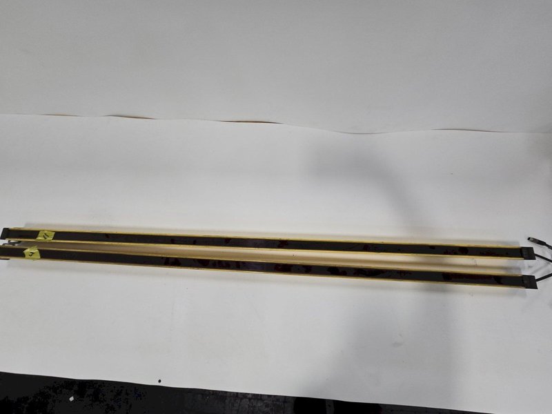 OMRON MSF4800S-30-1560X/MSF4800S-30-1560R LIGHT CURTAIN SET USED