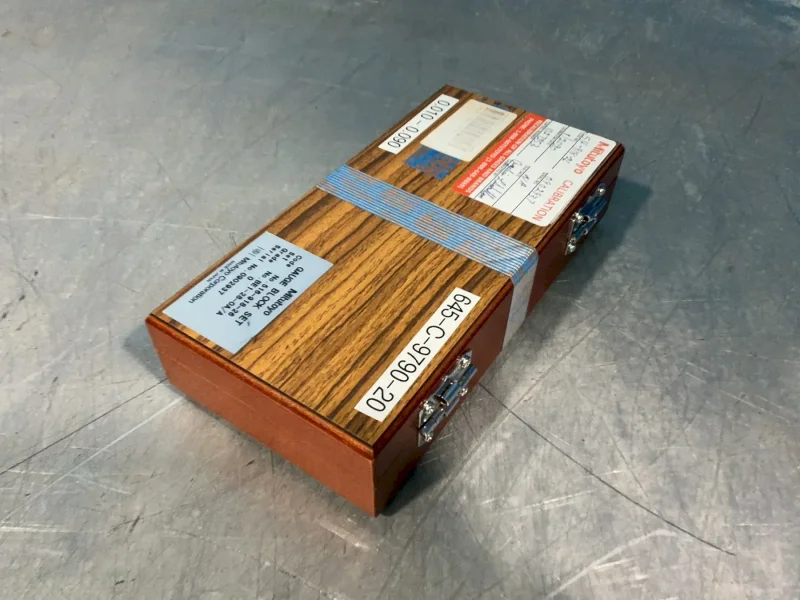 MITUTOYO GAUGE BLOCK SET   -  516-918-26