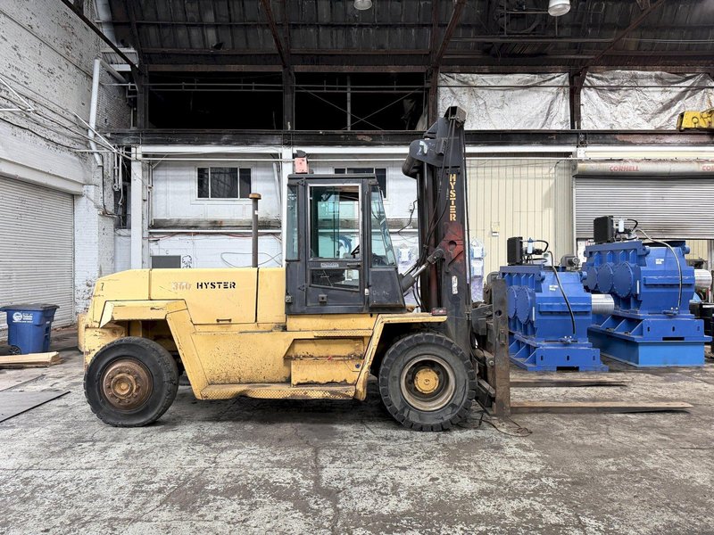 36,000 LB HYSTER 360 PNEUMATIC DUAL-TIRE FORKLIFT. STOCK # 0982926