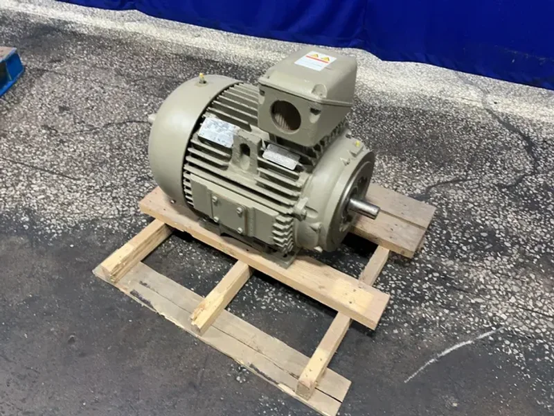 40 HP MOTOR   -  5KS324SAA1037