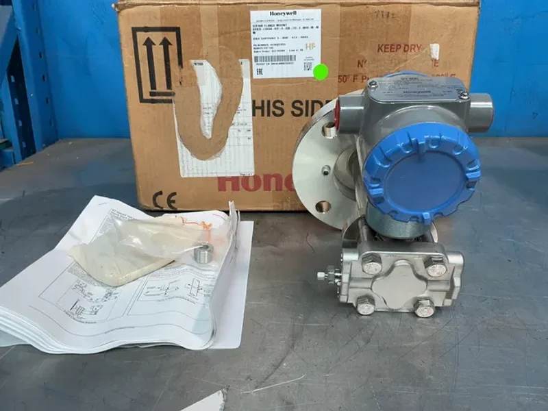 Honeywell Flange Mounted Liquid Level Transmitter - Stf828-e1hs4a-h1f-a-ad0-11s-a-00a6-00-0000