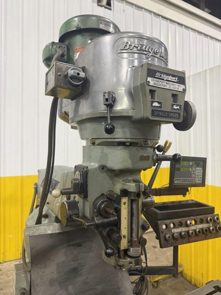 2 HP BRIDGEPORT SERIES I VERTICAL RAM TYPE KNEE MILL, WITH DRO &amp; POWER FEEDS: YOBRO #25294