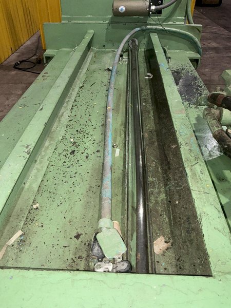 30" X 42" BALEMASTER CLOSED DOOR HORIZONTAL HYDRAULIC BALER: YOBRO #25088