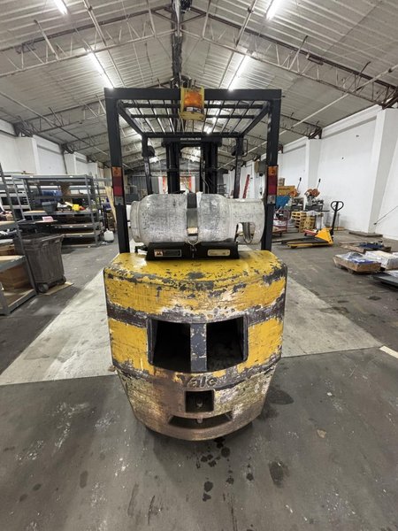 Yale GC060TFNVAE084 6,000 lb Capacity LPG Sit-Down Forklift- Auction Item