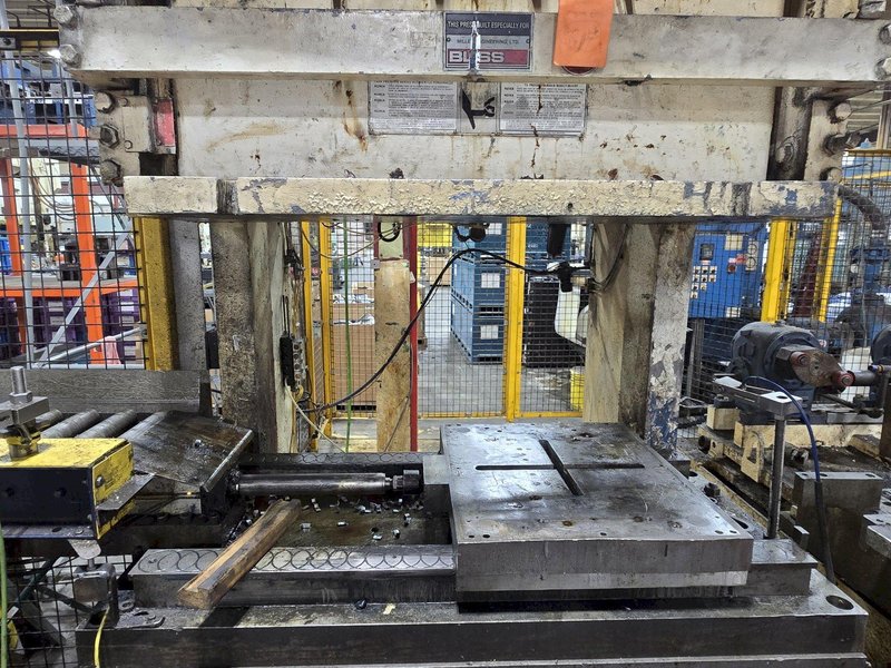 60 TON BLISS MODEL #C2-60 GAP FRAME STAMPING PRESS 8" STROKE: YOBRO #24932