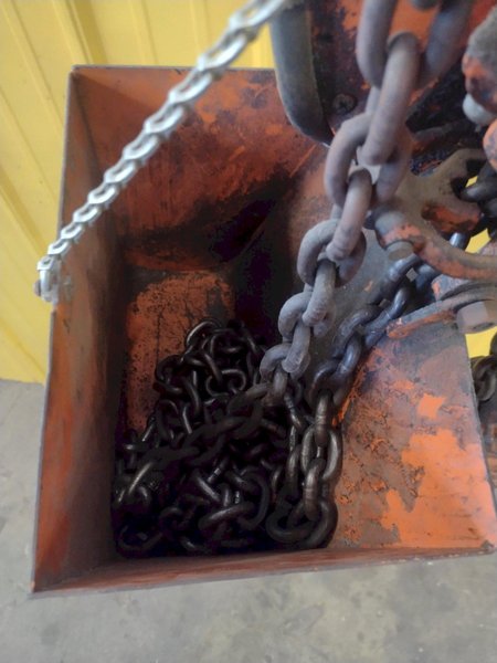 4000 LBS (2 TON) YALE ELECTRIC ROLLER CHAIN HOIST: STOCK #16538