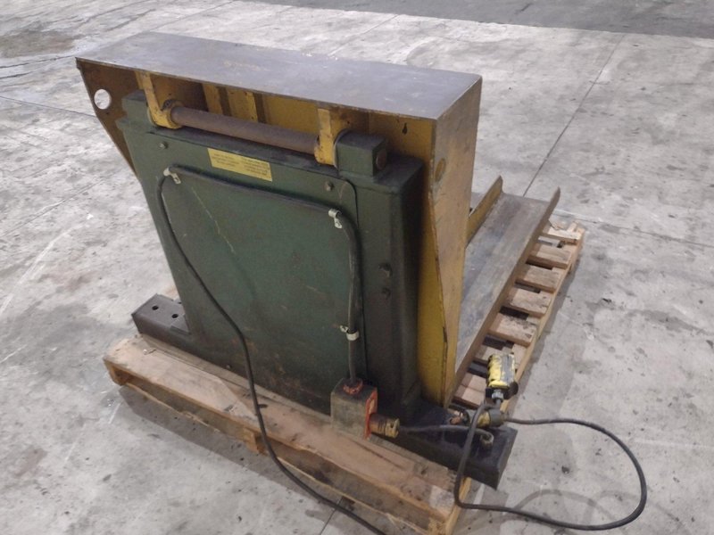 4,000 LBS SOUTHWORTH HYDARULIC PALLET TIPPER / UPENDER, 110V SINGLE PHASE: STOCK #22328