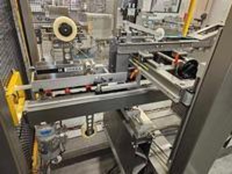 Fanuc M-710i Robot, 2018 – Langen LCR 700 Combined Robotic Palletizing System &amp; Case Packing Machine