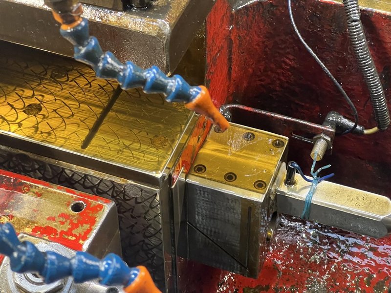 Chun-Zu Model CBP-165S Five Die Bolt Former