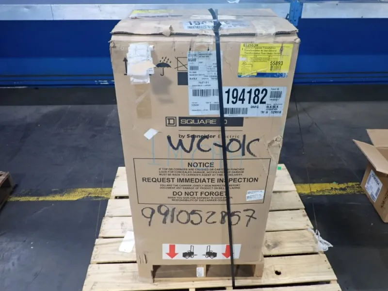 SQUARE D 25 KVA TRANSFORMER  -  EE-25S3H
