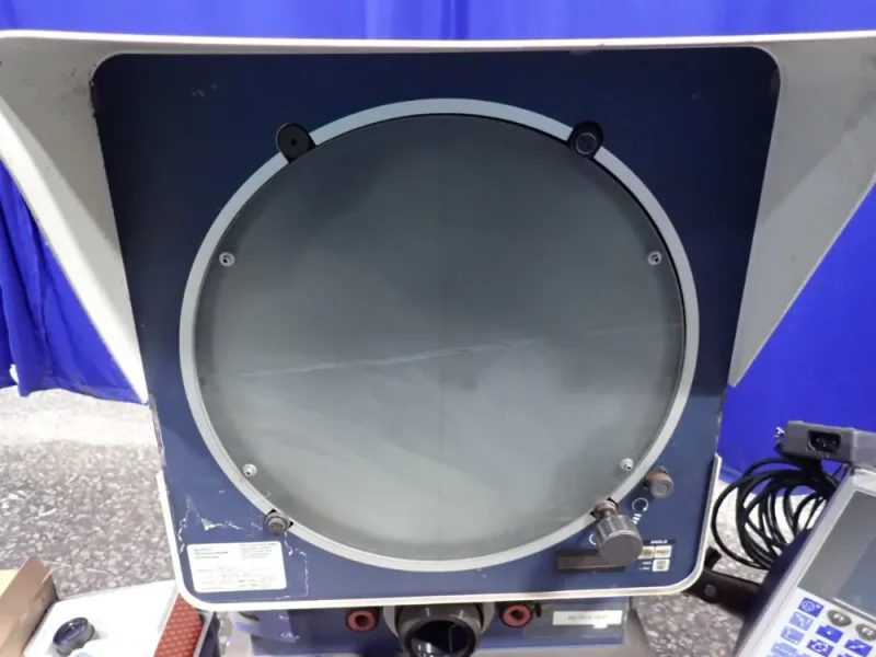 MITUTOYO OPTICAL COMPARATOR  -  PH-3500