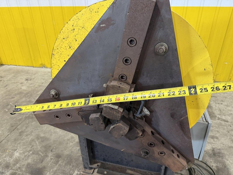 1,250 LB STINGER MODEL #P-1250 PIPE WELDING POSITIONER WITH 30" GRIPPER CHUCK: YOBRO #25216