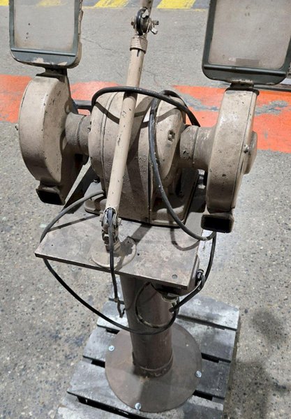 CRAFTSMAN 1157566 PEDESTAL GRINDER 115V USED