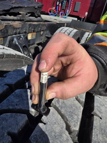 PETERBILT 567 - Trucks