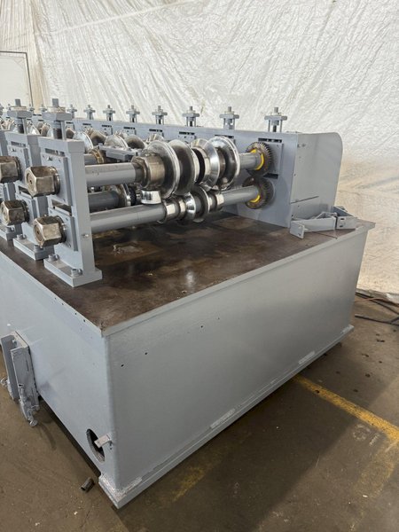 15 STAND X 3&quot; ARBOR X 42&quot; PEARSON SHADOW PANEL ROLLFORMER. STOCK # 0732922