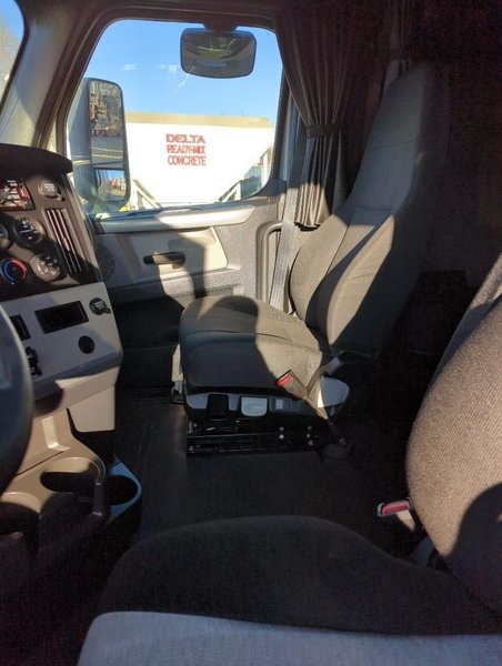 2019 Freightliner Cascadia 126 3AKJHHDR8KSKD2117