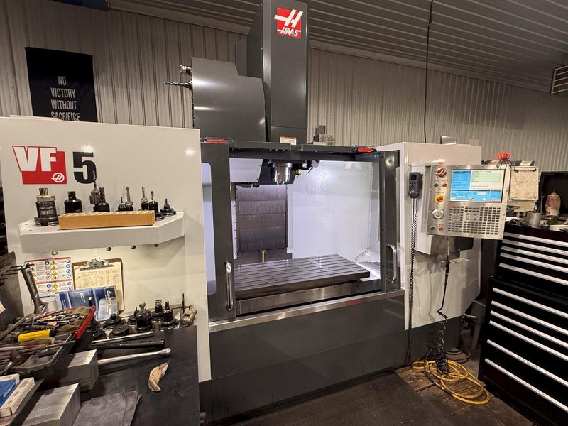 2013 HAAS MODEL #VF5 CNC VERTICAL MACHINING CENTER: YOBRO #24379