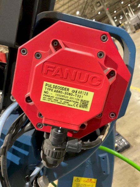 FANUC ARC MATE 120ID/12L ARC  W R30IB CONTROLLER + FRONIUS TPS 400I WELDER